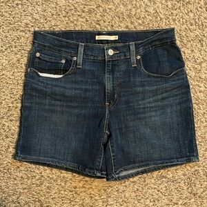 Levi’s mid length denim shorts -size 30
